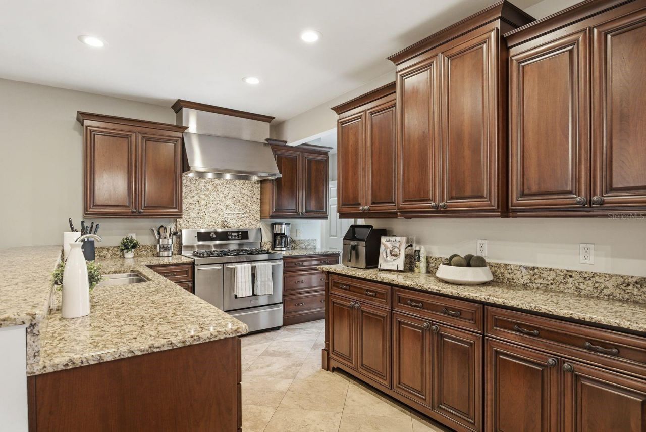 888 16th Avenue N, Saint Petersburg, FL 33704 Photo