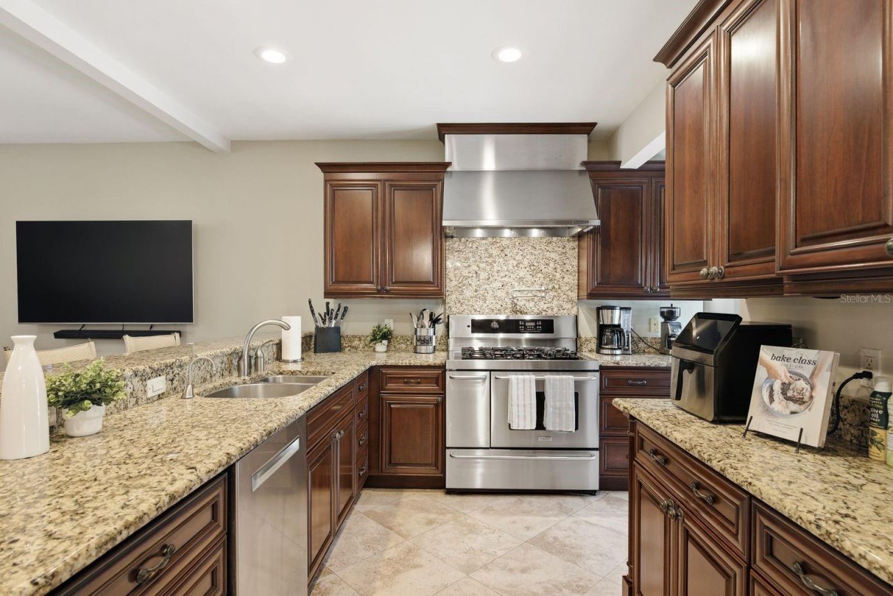 888 16th Avenue N, Saint Petersburg, FL 33704 Photo