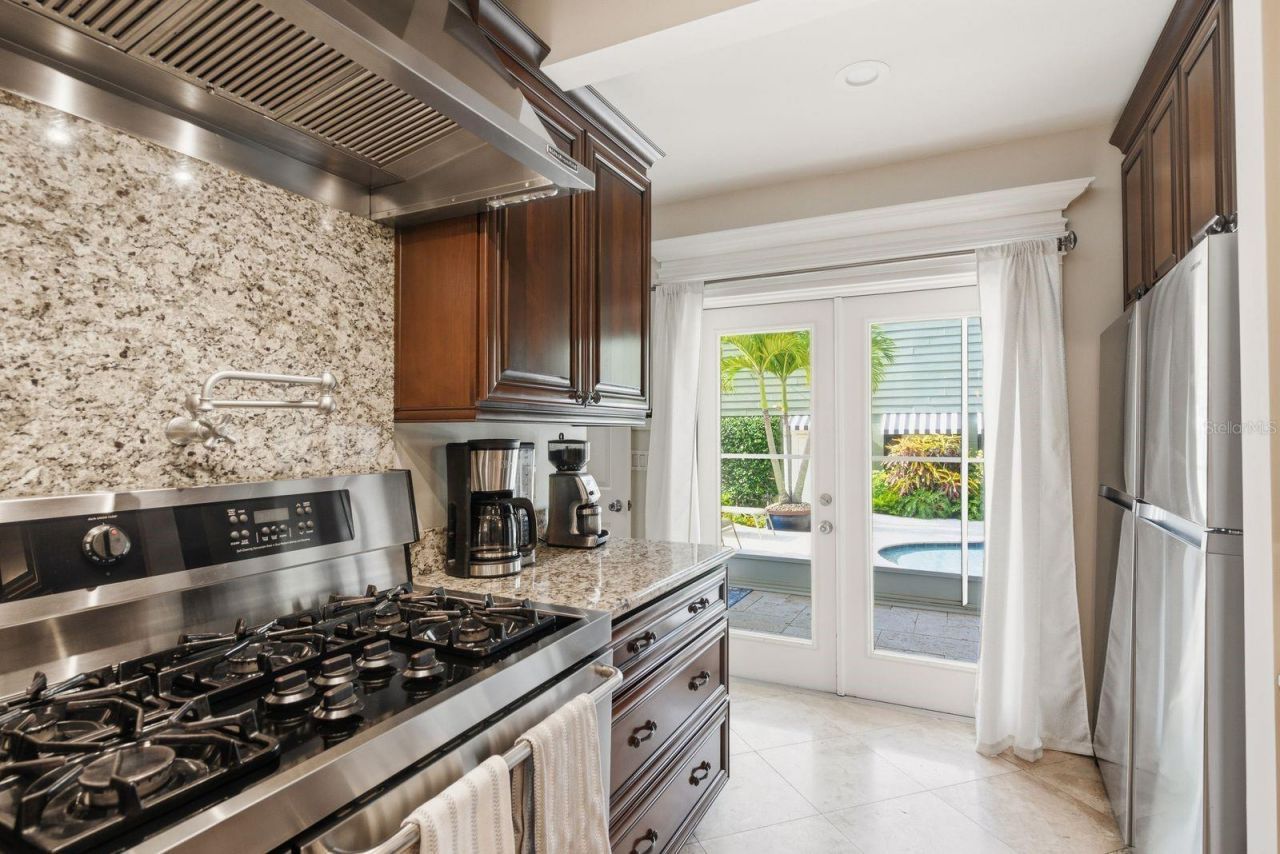 888 16th Avenue N, Saint Petersburg, FL 33704 Photo