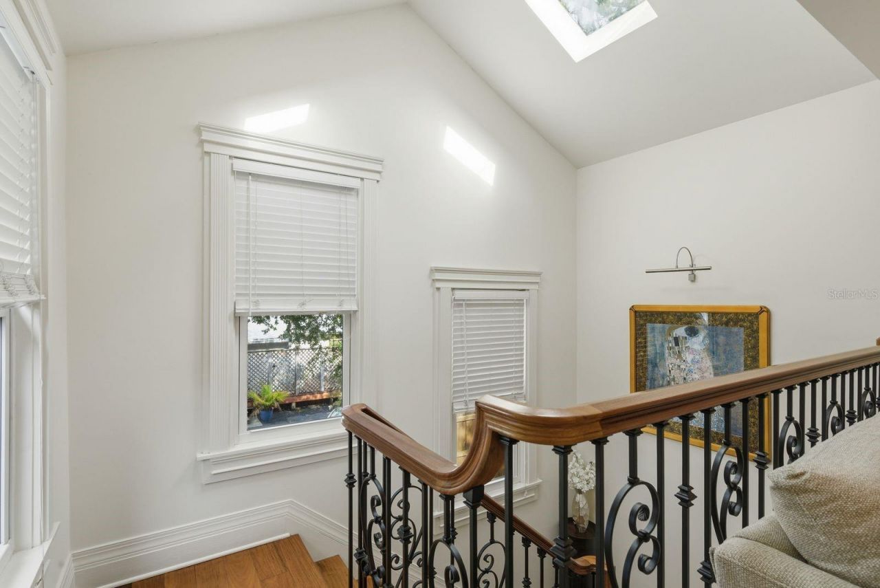 888 16th Avenue N, Saint Petersburg, FL 33704 Photo