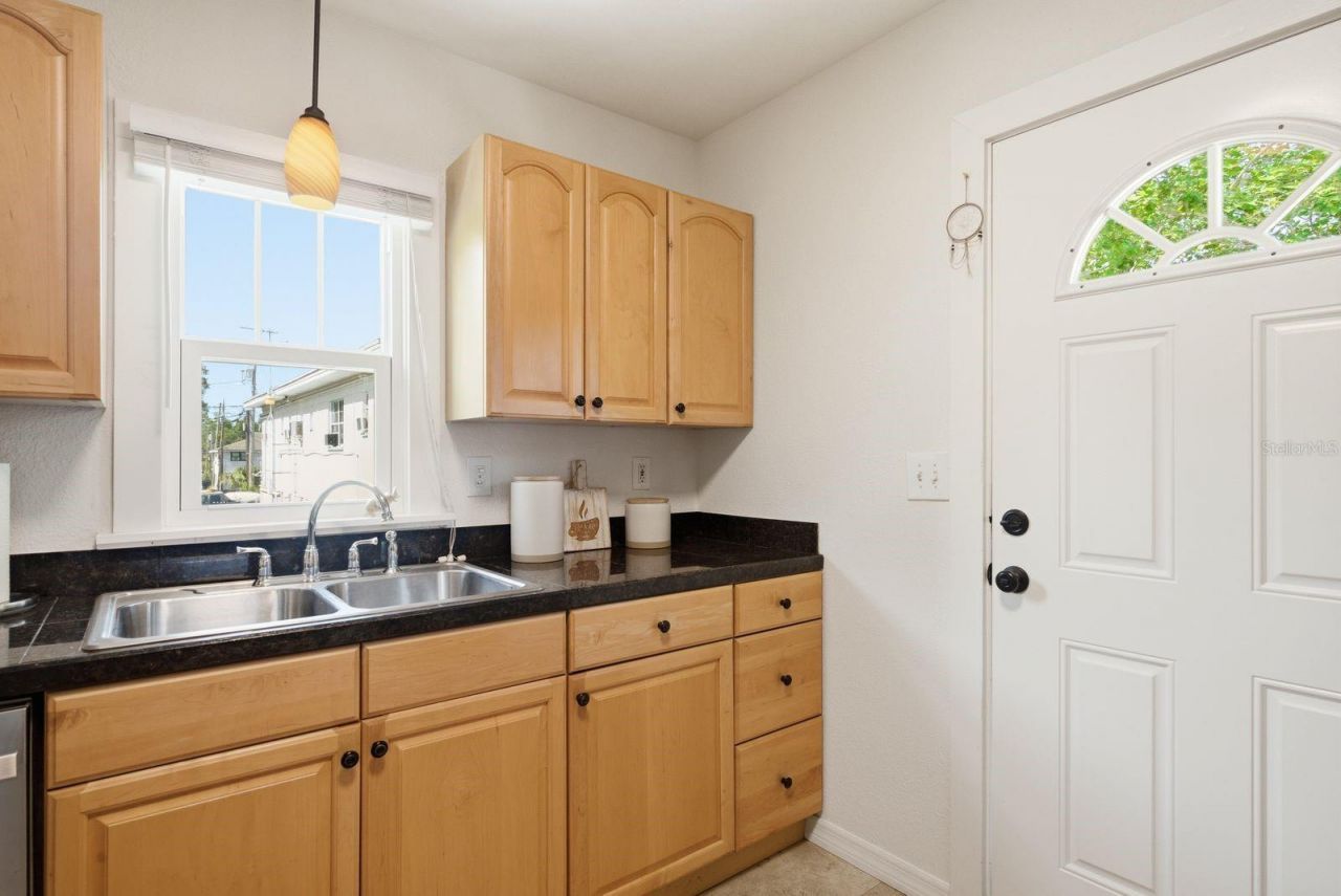 888 16th Avenue N, Saint Petersburg, FL 33704 Photo