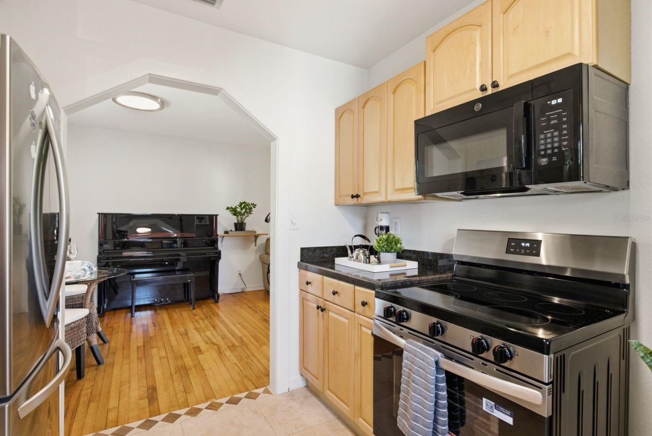 888 16th Avenue N, Saint Petersburg, FL 33704 Photo