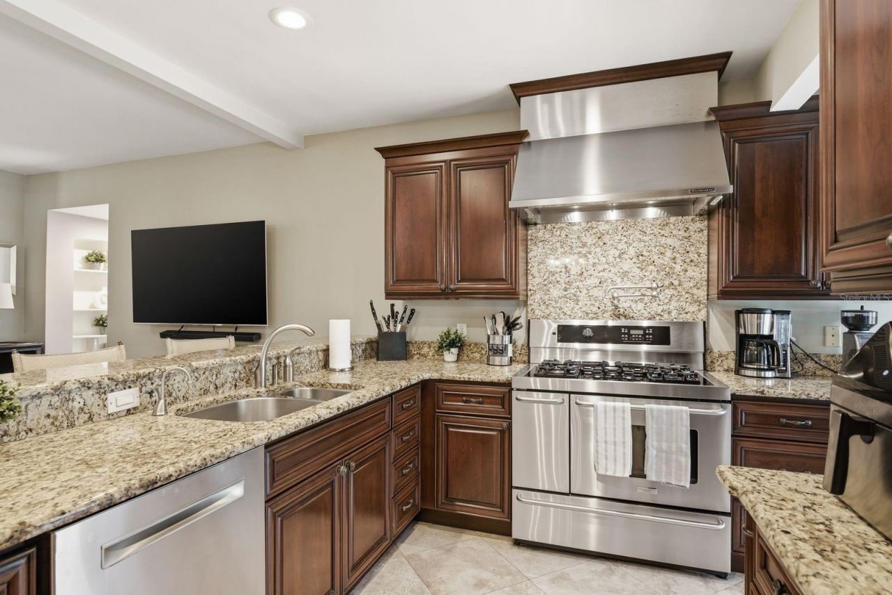 888 16th Avenue N, Saint Petersburg, FL 33704 Photo