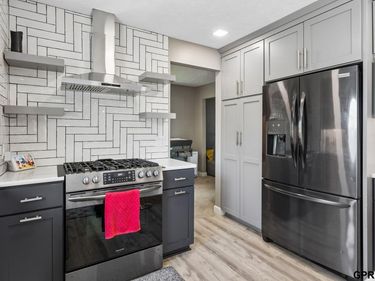 901 Sally Street , Papillion, NE 68046