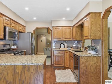 6616 S 91st Avenue , Omaha, NE 68127