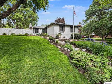 5950 Elkcrest Drive , Lincoln, NE 68516