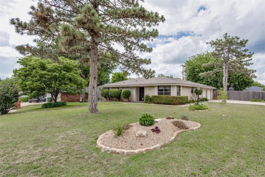 704 Vick Circle, Yukon, OK 73099 Main Photo