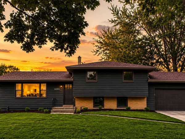 12000 N Oakwood Drive , St. John, IN 46373