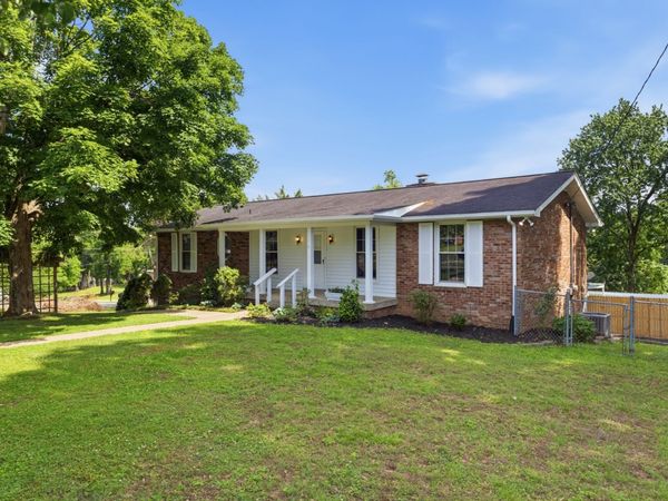 135 Gatone Dr, Hendersonville, TN 37075