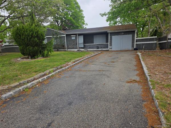 135 Margin Drive E, Shirley, NY 11967
