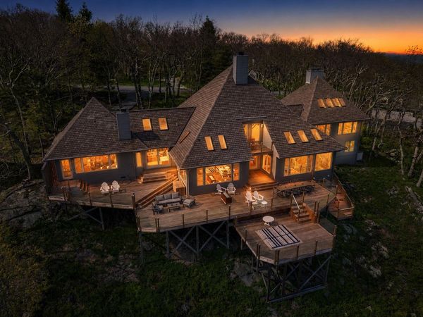 880 DEVILS KNOB LOOP, Wintergreen, VA 22967