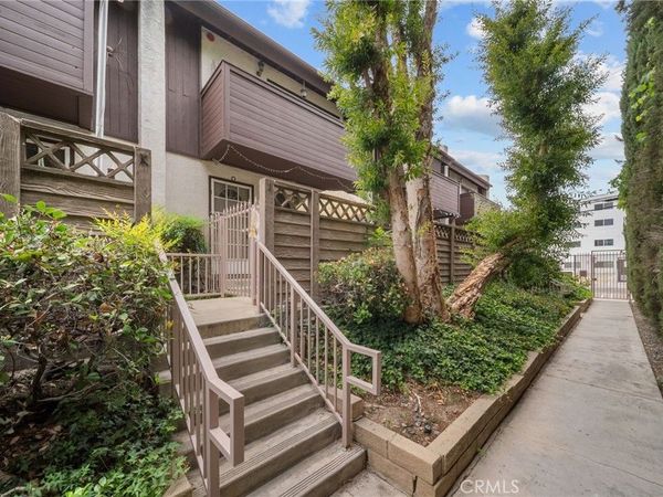 7130 Glade Avenue, Unit J, Canoga Park, CA 91303