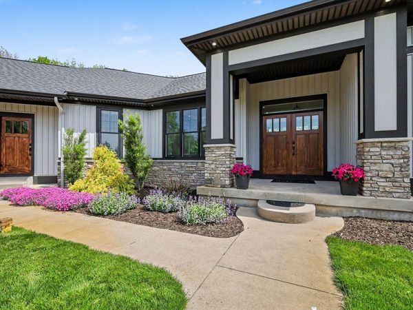 5975 Sierra Ridge Drive SE, Caledonia, MI 49316