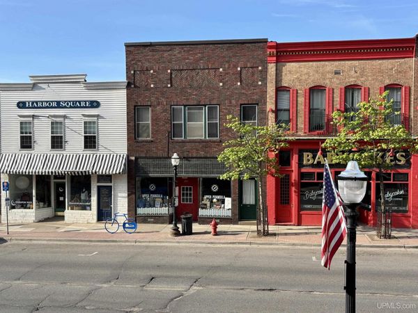 221 W Washington Street, Marquette, MI 49855