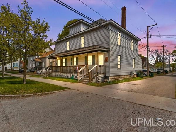 211 S 14th Street, Escanaba, MI 49289