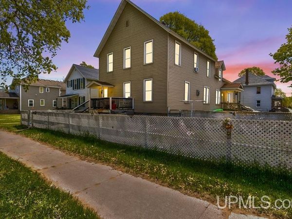 1321 S 1st Avenue, Escanaba, MI 49829