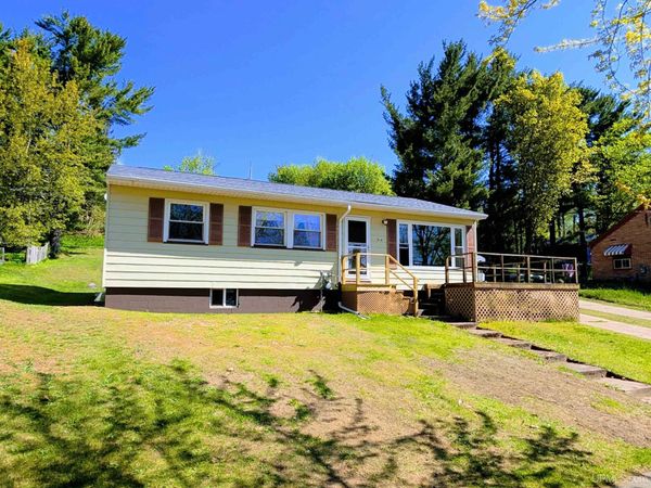 914 W Bluff Street, Marquette, MI 49855
