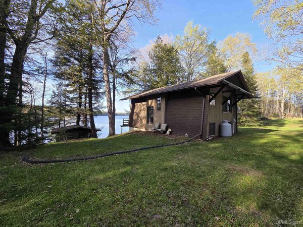 6075 East Beatons Lake Road, Watersmeet Twp, MI 49969