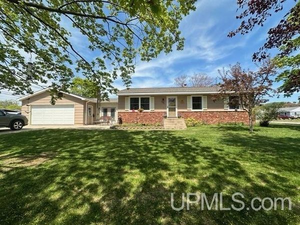 1400 S 14th Avenue, Escanaba, MI 49829