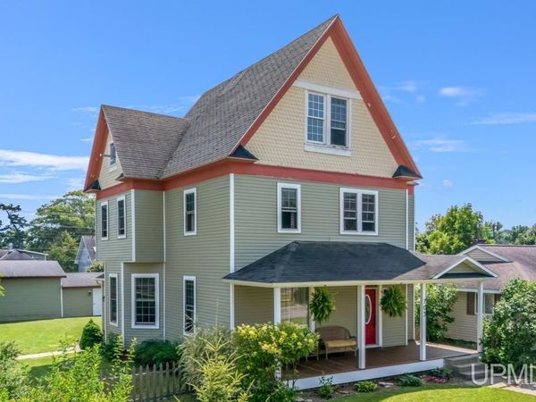 703 Michigan Avenue, Gladstone, MI 49837