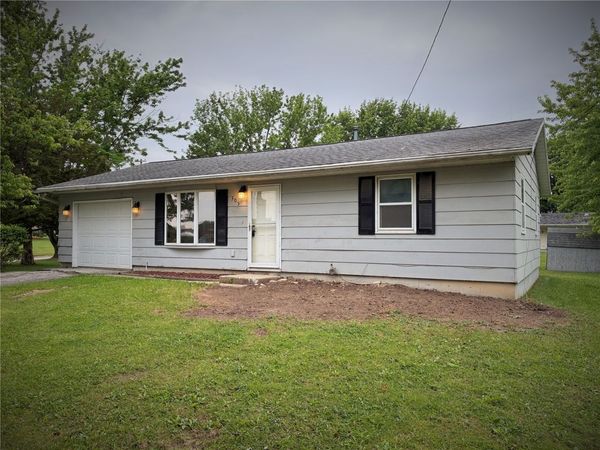 305 N Avenue , Vinton, IA 52349