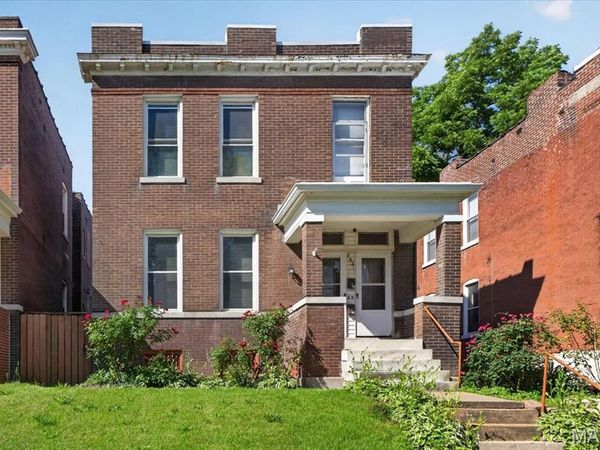 736 Dover Place, St Louis, MO 63111