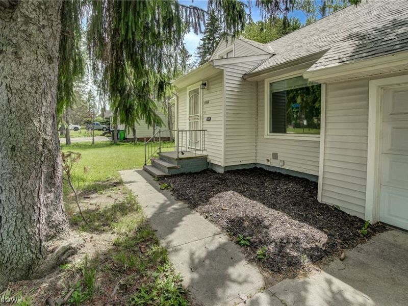 4684 Green Road, Warrensville Heights, OH 44128 Photo 2