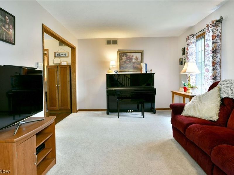 348 Aspen Drive NW, Warren, OH 44483 Photo 9