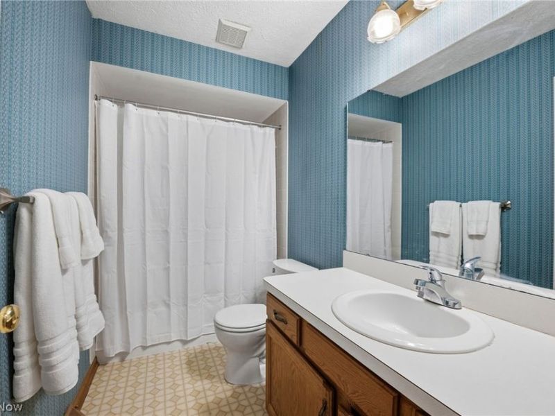 9764 Wainwright Terrace, Olmsted Falls, OH 44138 Photo 28