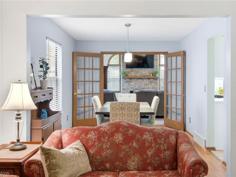 9764 Wainwright Terrace, Olmsted Falls, OH 44138 Photo 5