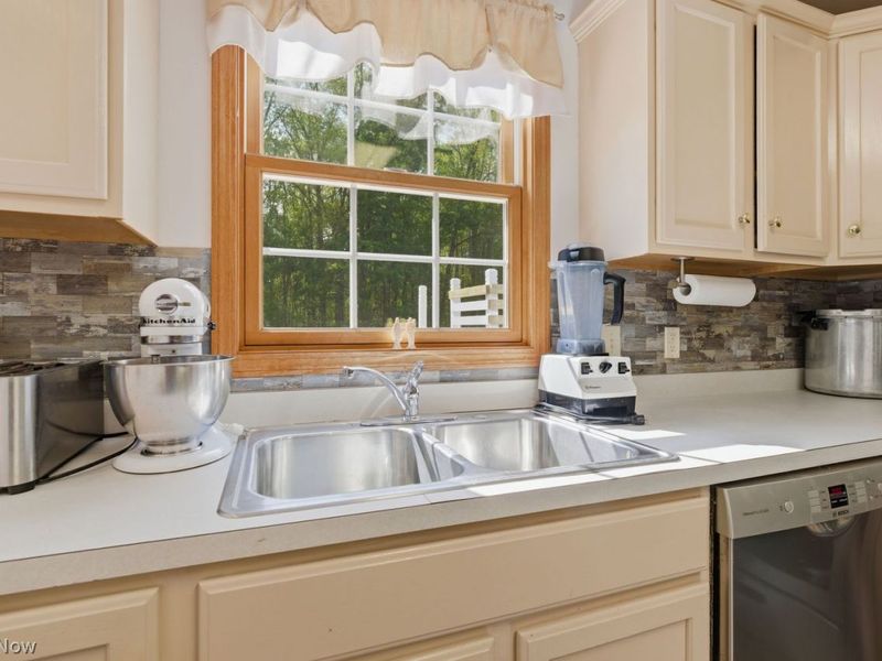 8904 Dean Road, Vermilion, OH 44089 Photo 17