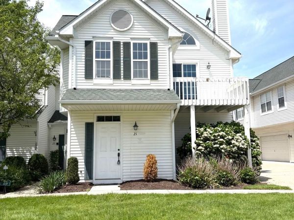 21 Vista Circle , North Olmsted, OH 44070