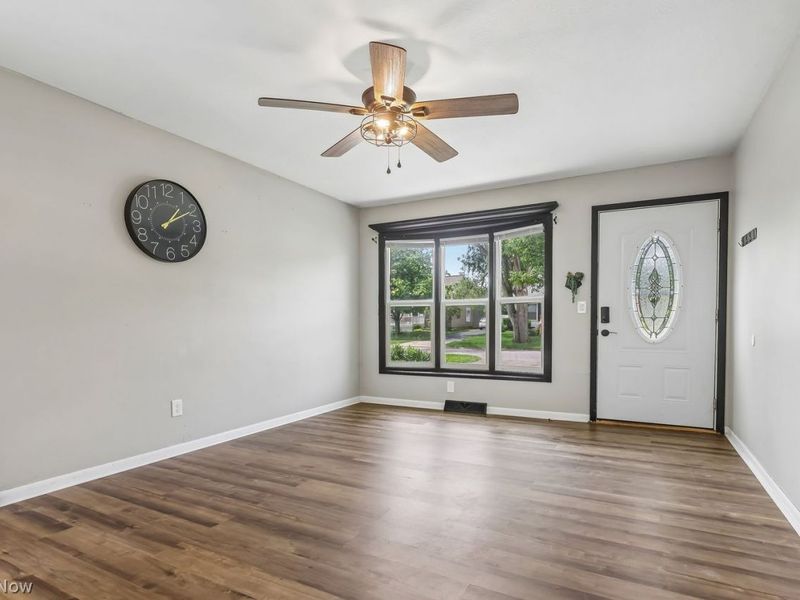 249 Erieview Boulevard , Sheffield Lake, OH 44054 Photo 4