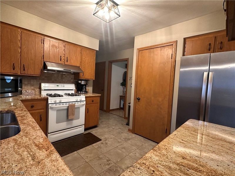 366 Westview Avenue, Hubbard, OH 44425 Photo 8