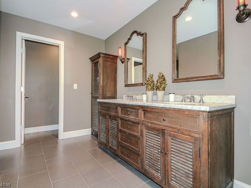 8555 Chillicothe Road , Kirtland Hills, OH 44060 Photo 26