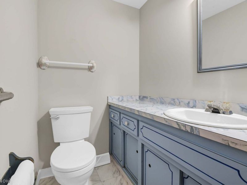 20790 Lake Road , Rocky River, OH 44116 Photo 23