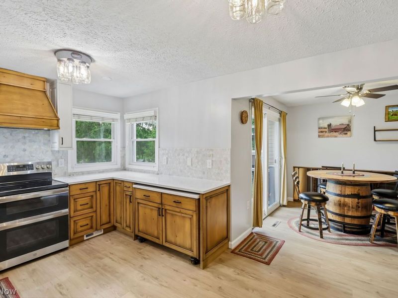 17570 Hicks Road, Walton Hills, OH 44146 Photo 10