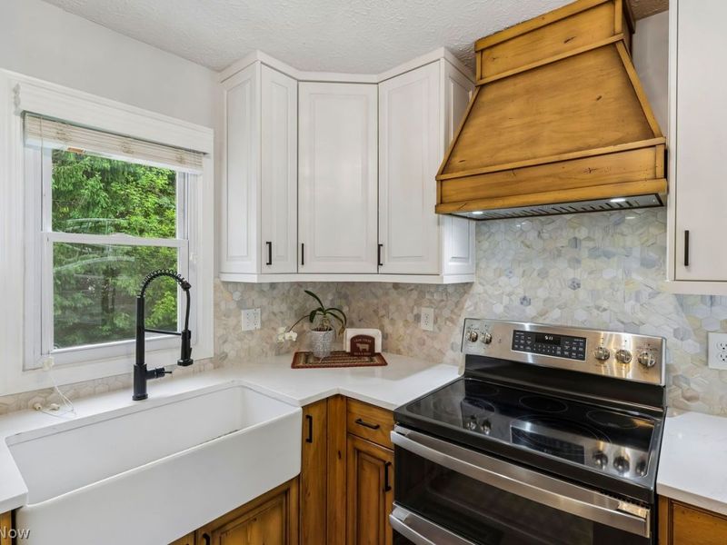 17570 Hicks Road, Walton Hills, OH 44146 Photo 8