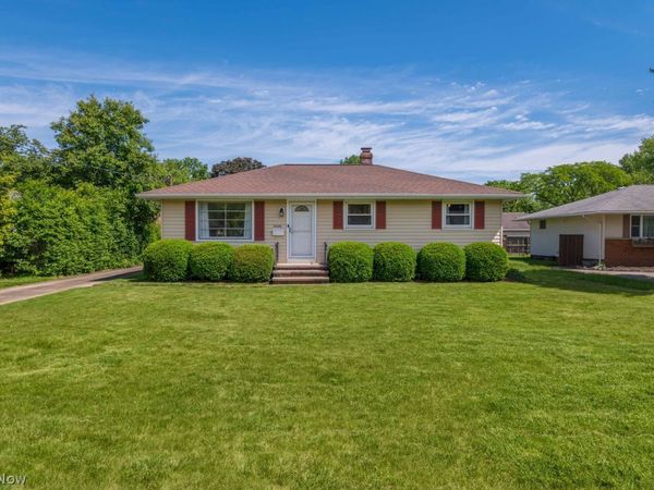 24196 Rosita Lane , North Olmsted, OH 44070