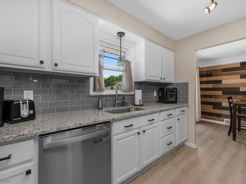 24196 Rosita Lane , North Olmsted, OH 44070 Photo 13