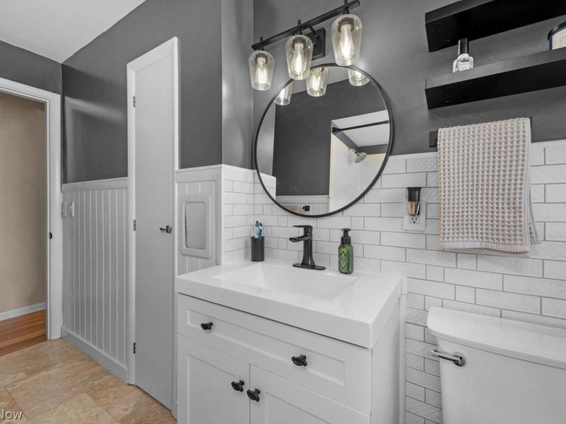 24196 Rosita Lane , North Olmsted, OH 44070 Photo 18