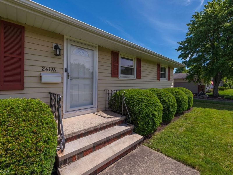 24196 Rosita Lane , North Olmsted, OH 44070 Photo 2