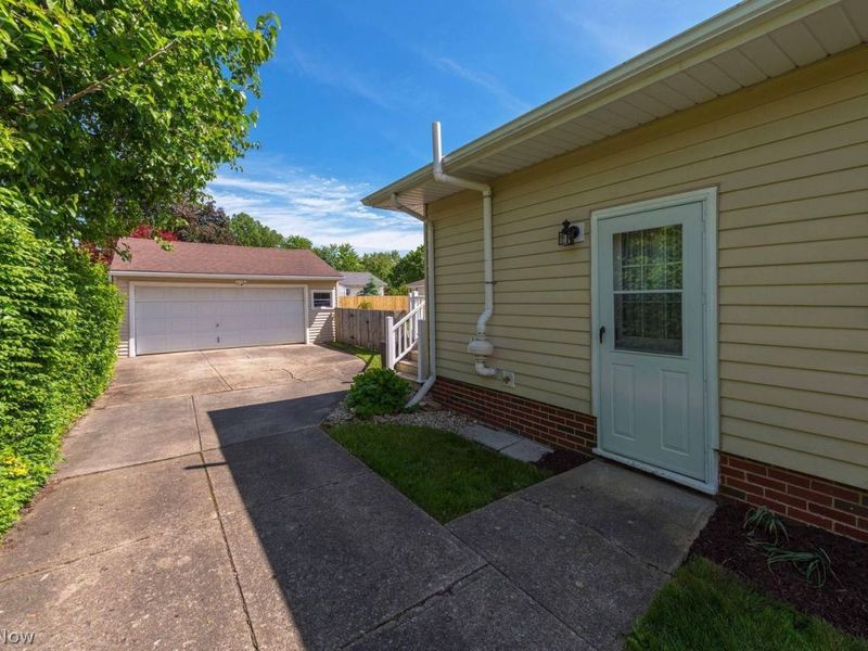 24196 Rosita Lane , North Olmsted, OH 44070 Photo 37