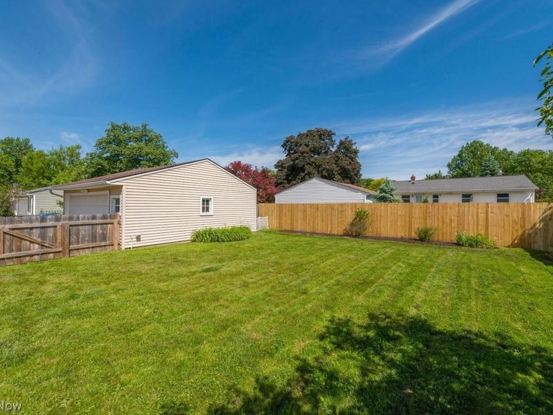 24196 Rosita Lane , North Olmsted, OH 44070 Photo 45
