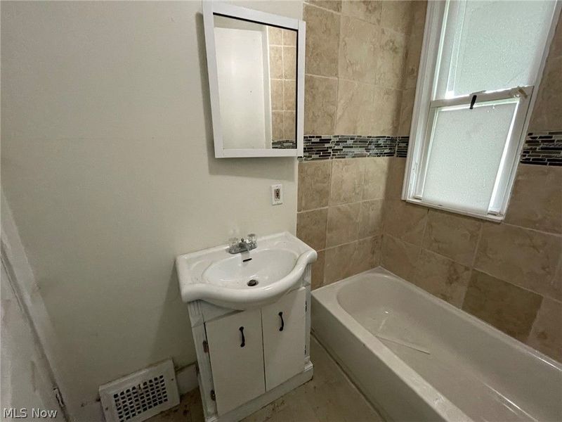 8018 Platt Avenue, Cleveland, OH 44104 Photo 18