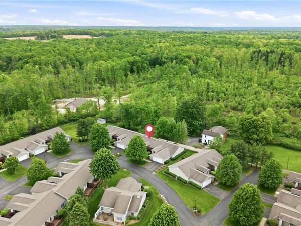 52 Golfwood Dr, Hermitage, PA 16148