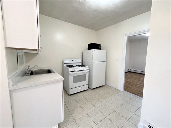 3 Cedar Sq, Unit 3, Cambridge, MA 02140