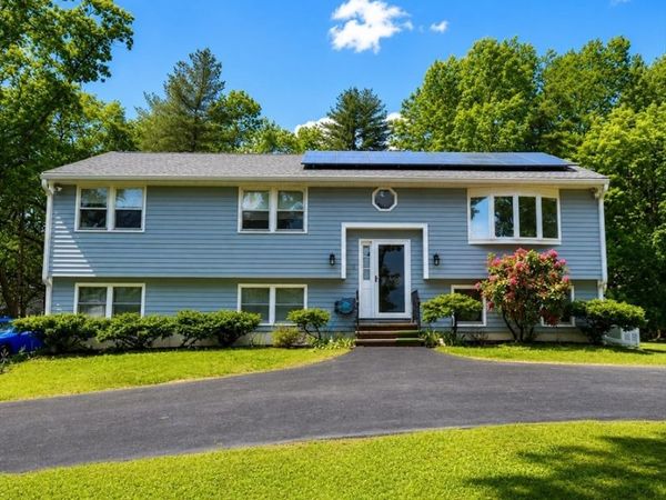 9 Hazen St, Chelmsford, MA 01824
