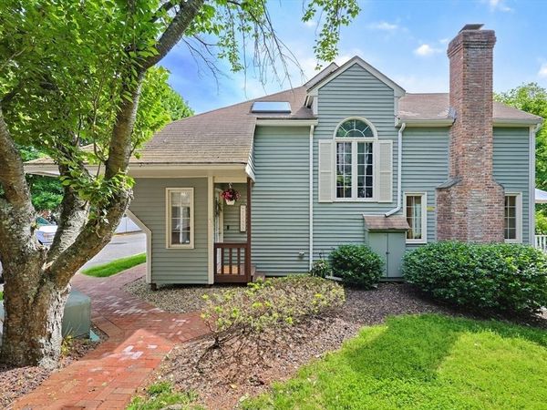 2 Strathmore Shire Dr, Unit A, Uxbridge, MA 01569