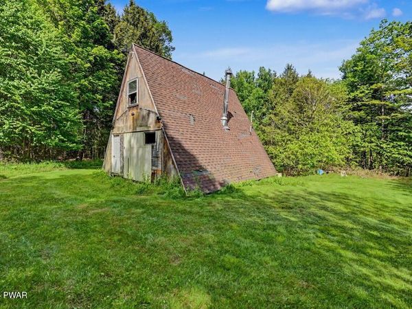 35 Sterling Shore Road, Lake Ariel, PA 18436